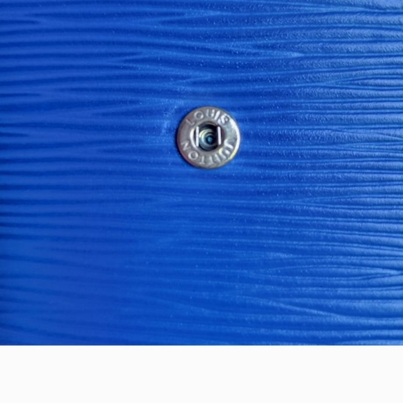 LOUIS VUITTON Blue epi snap bi fold wallet - Picture 2 of 9